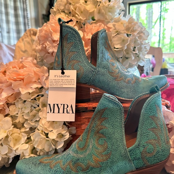 Myra Bag Booties Handmade Hand Tooled Leather - Picture 5 of 6